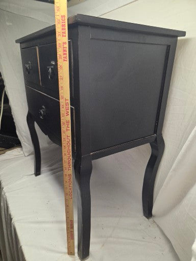 Black end table/ nightstand