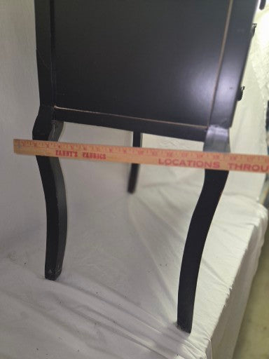 Black end table/ nightstand