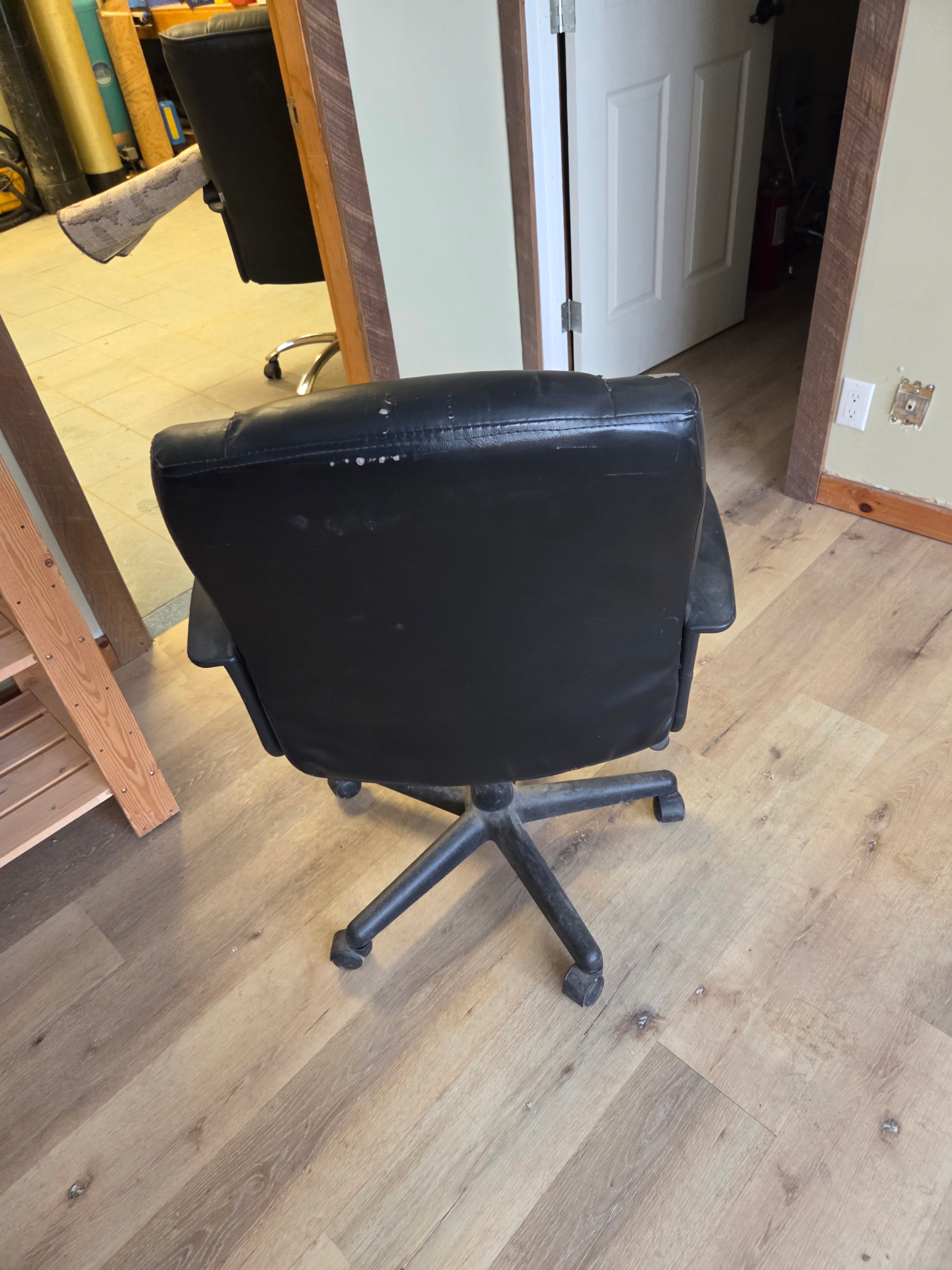 Office Chair on Wheels (Noticable Wear)